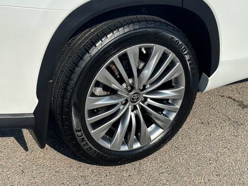 Used 2023 Toyota Highlander Platinum AWD/4WD image 45