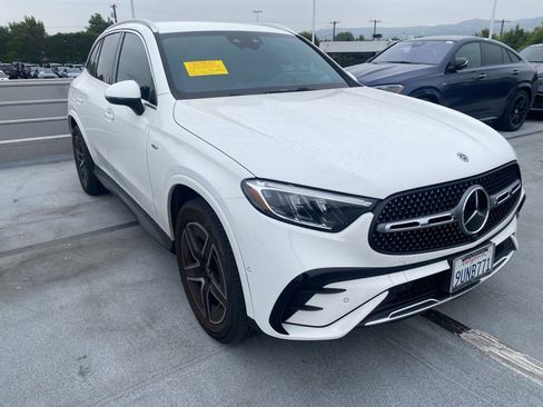 Used 2025 Mercedes-Benz GLC 350e 4MATIC image 2