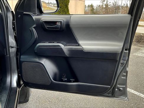 Used 2020 Toyota Tacoma SR w/ SX Package image 23
