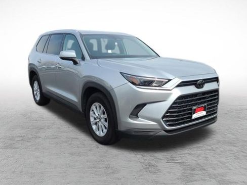 Certified 2025 Toyota Grand Highlander AWD image 3