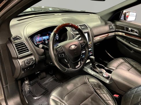 Used 2019 Ford Explorer Platinum AWD/4WD image 17