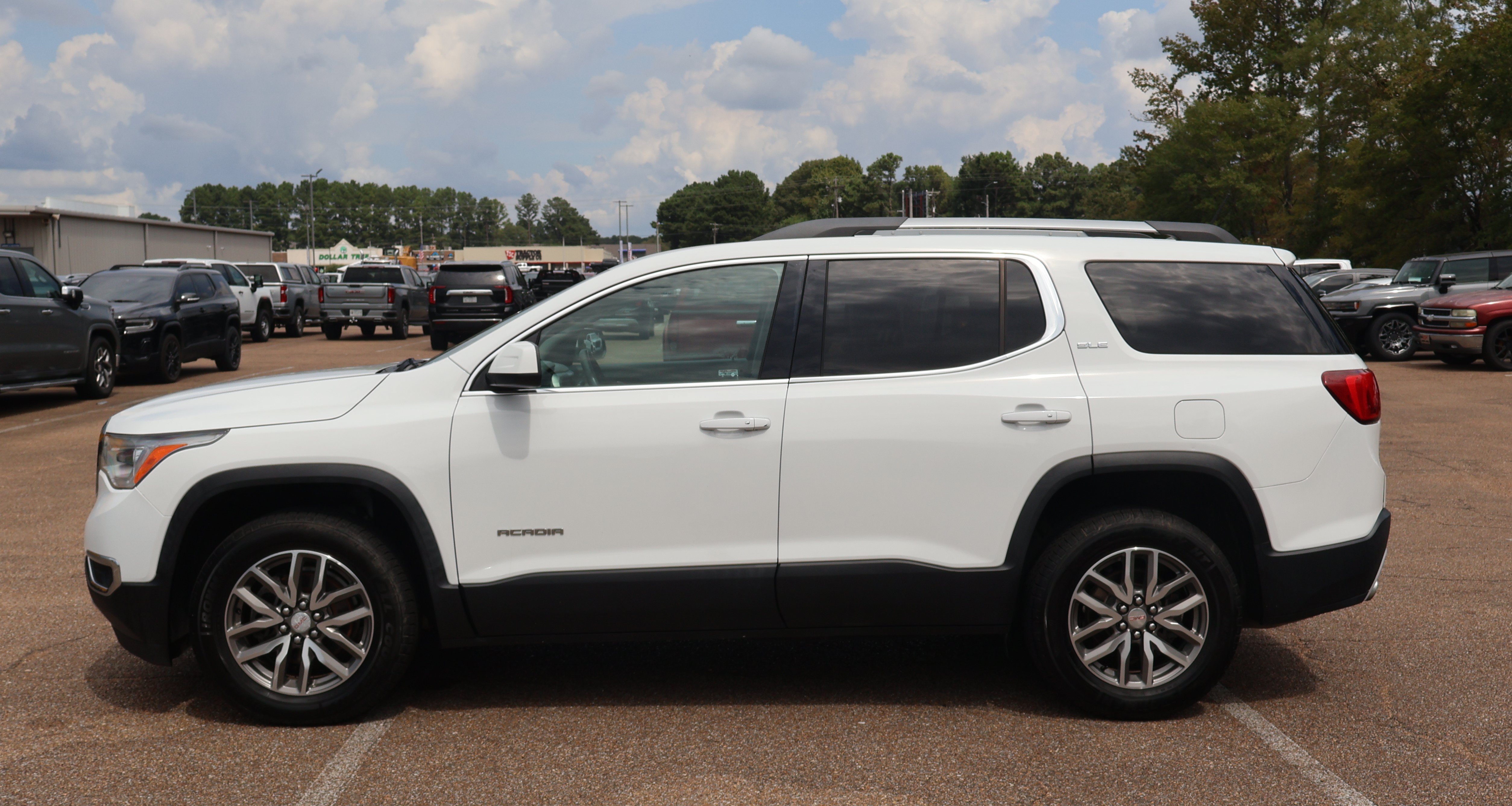 Used 2019 GMC Acadia SLE FWD image 3