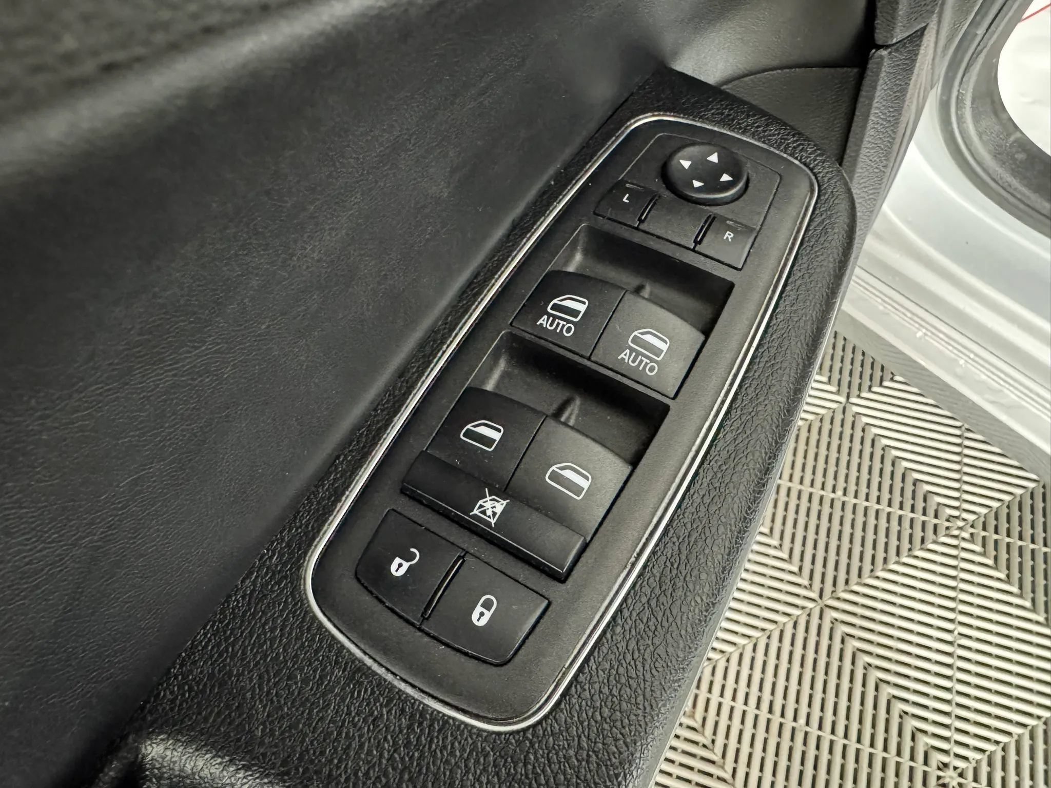 Used 2023 Chrysler 300 S RWD image 40