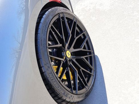 Used 2020 Ferrari Portofino RWD image 45