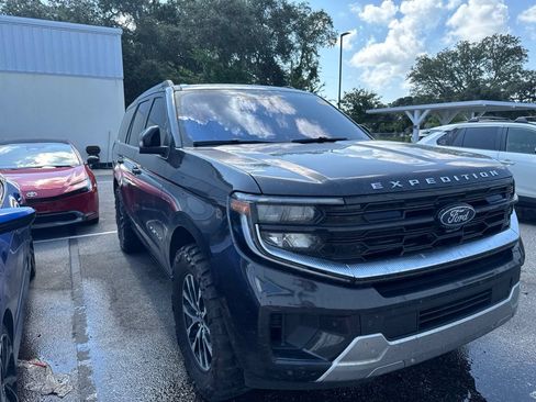 Used 2025 Ford Expedition Platinum AWD/4WD image 3