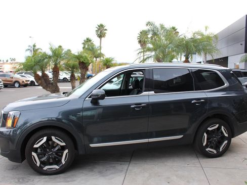 Certified 2024 Kia Telluride EX image 6