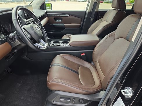 Used 2024 Honda Pilot Elite image 11