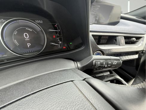 Used 2022 Lexus UX 250h w/ Premium Package image 26