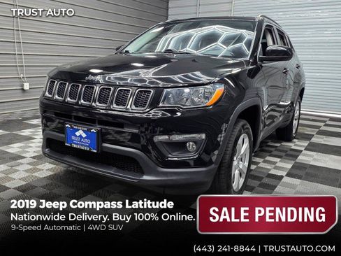 Used 2019 Jeep Compass Latitude w/ Cold Weather Group AWD/4WD image 1