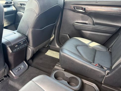 Used 2020 Toyota Highlander Limited AWD/4WD image 17