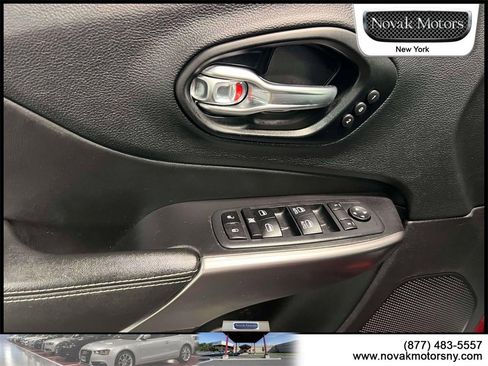 Used 2021 Jeep Cherokee Limited image 18