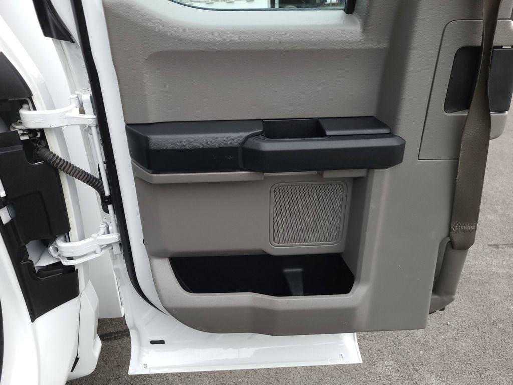 Used 2017 Ford F250 XL w/ Snow Plow/Camper Package AWD/4WD image 15