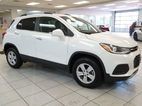 Used 2020 Chevrolet Trax LT w/ LT Convenience Package AWD/4WD image 13
