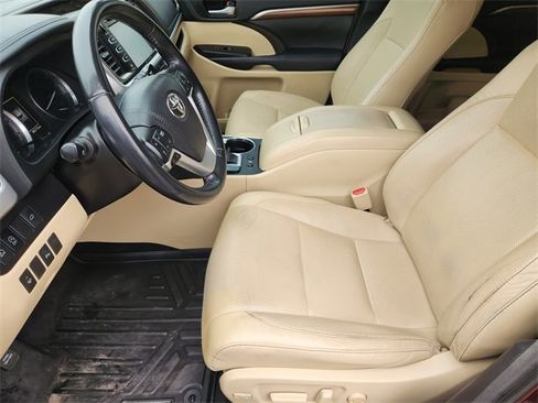 Used 2018 Toyota Highlander Limited image 9
