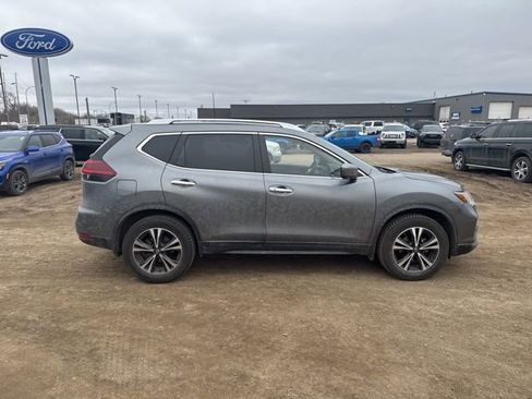 Used 2019 Nissan Rogue SV w/ Sun & Sound Touring Package image 8