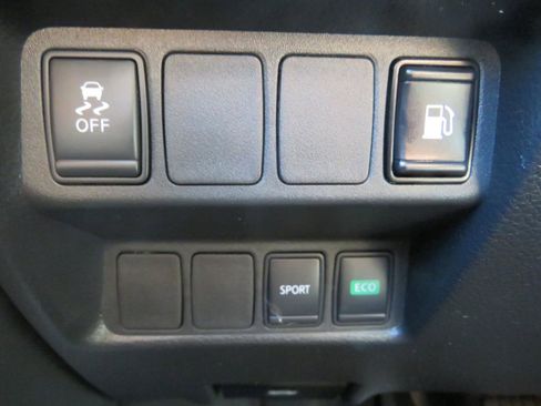 Used 2018 Nissan Rogue S image 21