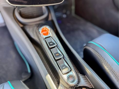Used 2025 McLaren Artura Spider RWD image 27