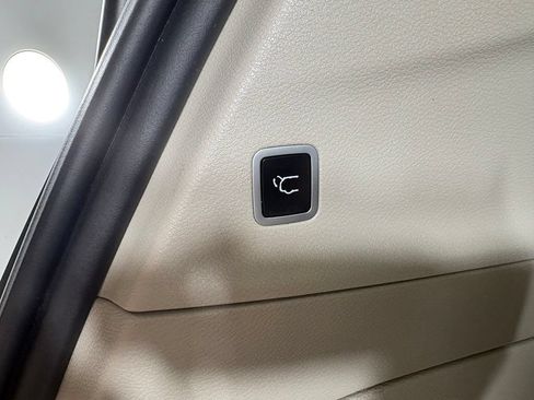 Used 2019 Chrysler Pacifica Touring-L FWD image 49