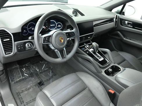 Used 2023 Porsche Cayenne Coupe image 11