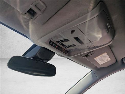 Used 2018 Chevrolet Equinox Premier FWD image 13