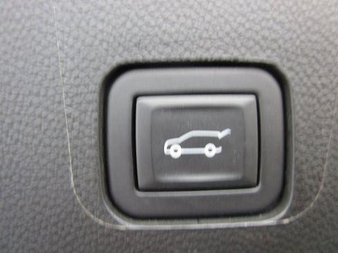 Certified 2023 Chevrolet Traverse Premier w/ Redline Edition image 25