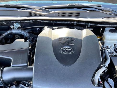Used 2017 Toyota Tacoma TRD Off-Road w/ Tow Package (A/T) AWD/4WD image 10