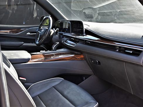 Used 2023 Cadillac Escalade Premium Luxury image 21