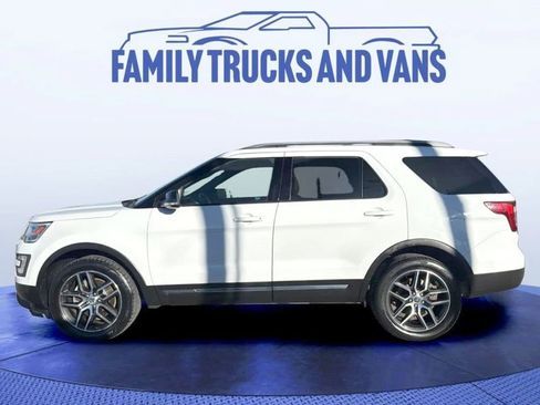 Used 2017 Ford Explorer XLT w/ Equipment Group 202A image 2