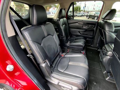 Used 2023 Honda Pilot Touring image 18