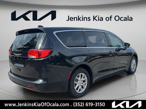 Used 2023 Chrysler Voyager LX FWD image 3