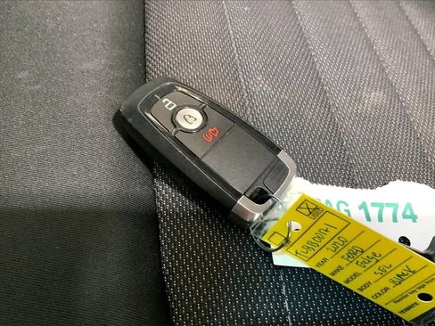 Used 2020 Ford Edge SE image 19