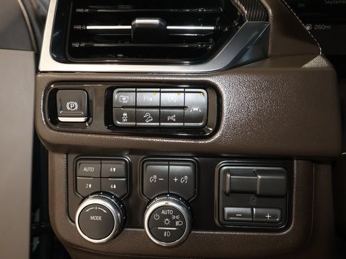 Certified 2026 GMC Yukon Elevation w/ Elevation Premium Package AWD/4WD image 11