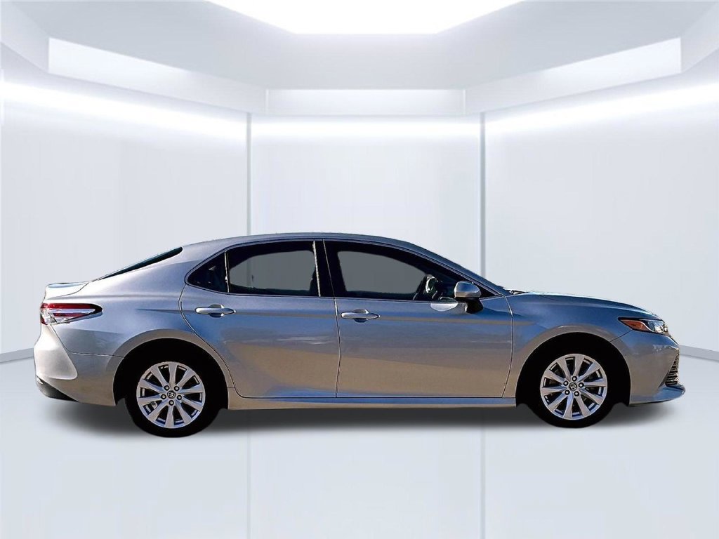 Used 2018 Toyota Camry LE FWD image 37