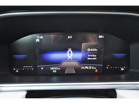 Used 2025 Volkswagen Taos SE FWD image 16