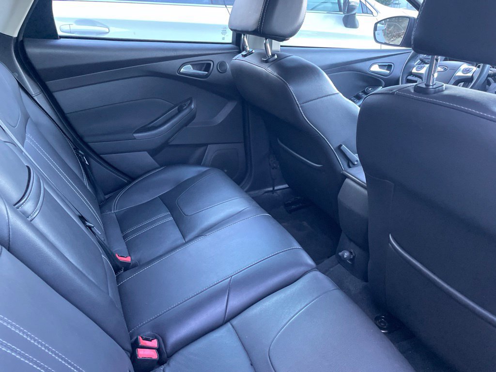Used 2013 Ford Focus Titanium w/ Cargo Management Pkg FWD image 10