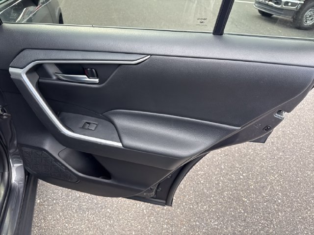 Used 2021 Toyota RAV4 XLE w/ Convenience Package FWD image 16