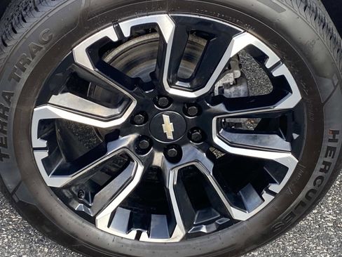 Used 2022 Chevrolet Tahoe LT w/ LT Signature Package image 34