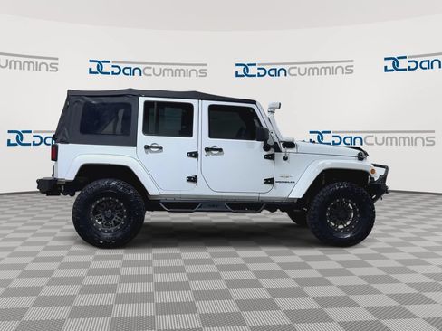 Used 2015 Jeep Wrangler Unlimited Sahara AWD/4WD image 2