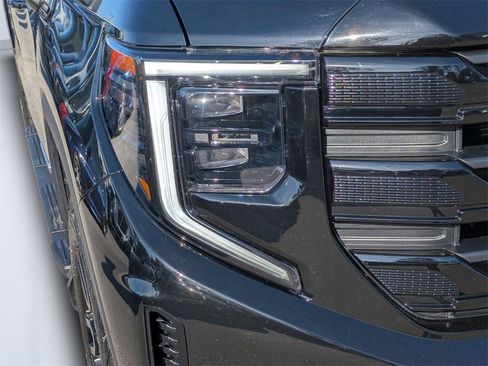 Used 2023 GMC Sierra 1500 Elevation w/ LPO, Elevation Black Package image 9