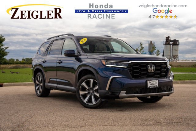 Used 2025 Honda Pilot Touring image 1