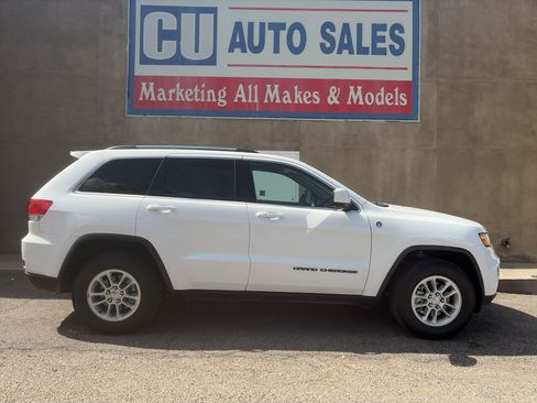 Used 2019 Jeep Grand Cherokee Laredo AWD/4WD image 4