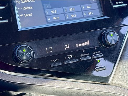 Used 2020 Toyota Camry SE FWD image 15