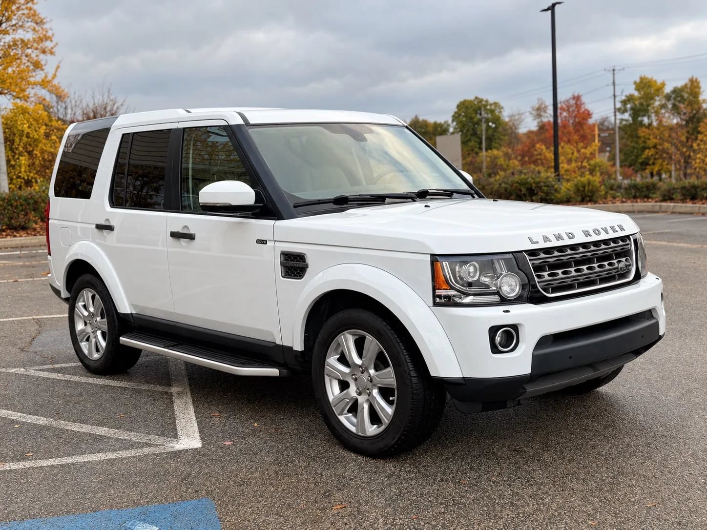 Used 2016 Land Rover LR4 HSE Silver Edition AWD/4WD image 10