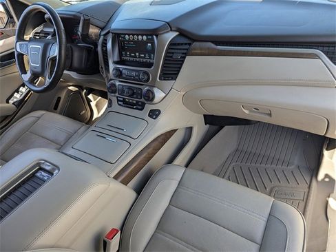 Used 2020 GMC Yukon Denali w/ Denali Premium Package image 12