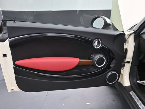 Used 2009 MINI Cooper Clubman Hardtop FWD image 4