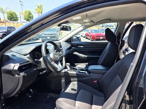 Used 2024 Nissan Altima 2.5 SV image 12