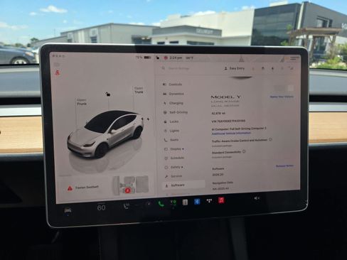 Used 2023 Tesla Model Y Long Range AWD/4WD image 29