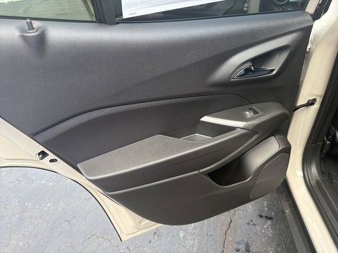 New 2026 Chevrolet Trax RS w/ Sunroof Package image 10