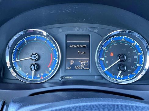 Used 2018 Toyota Corolla LE image 23