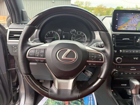 Used 2022 Lexus GX 460 Premium w/ Accessory Package AWD/4WD image 23